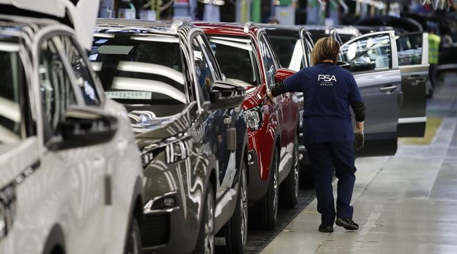 Sports utility vehicles on the assembly line at the Stellantis plant